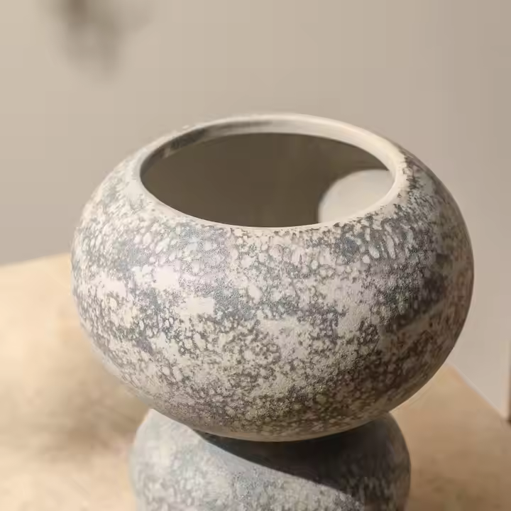 The Balance Form – Sculpted Vase Set (2 pcs)