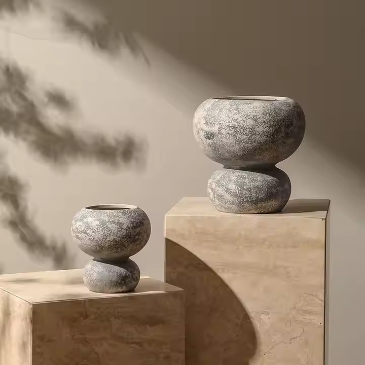 The Balance Form – Sculpted Vase Set (2 pcs)