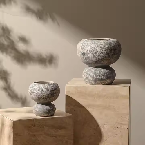 The Balance Form – Sculpted Vase Set (2 pcs)
